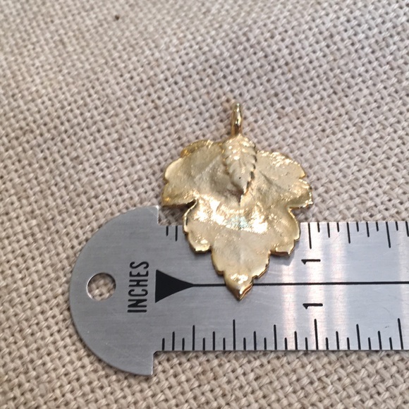 Gold Plated Leaf Pendant Maple Leaf? - Picture 5 of 8